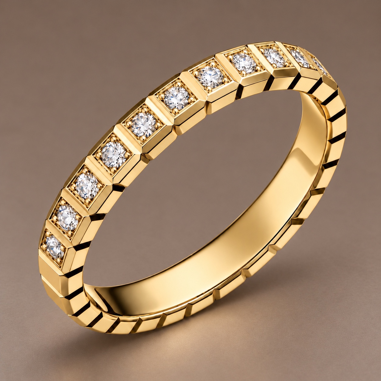 Box setting with individually framed diamonds in geometric gold squares